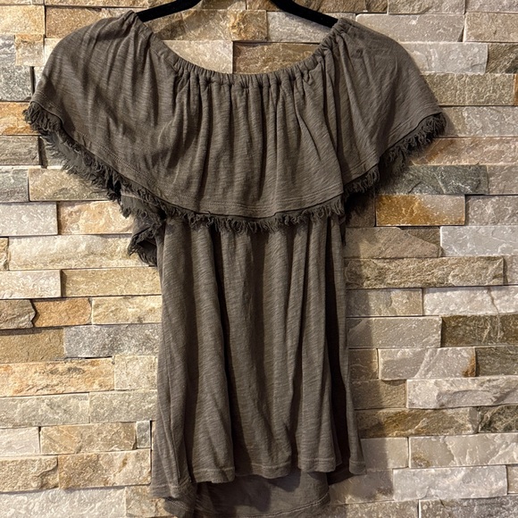 Splendid Off-Shoulder Top - Picture 2 of 3